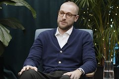 Звезда Comedy Club разбил машину в Москве Звезда Comedy Club разбил машину в Москве