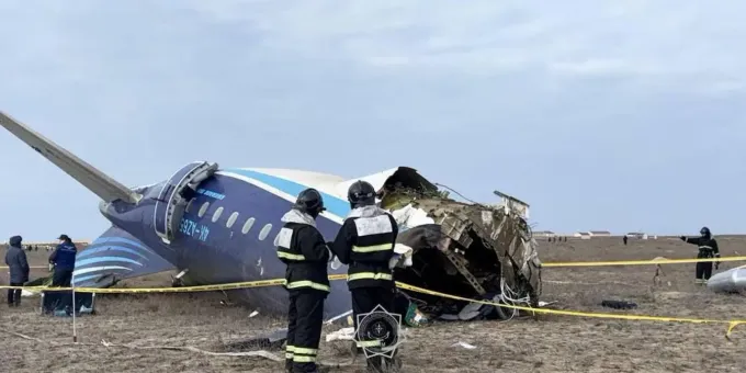Глава Минтранса Азербайджана назвал причину крушения самолета под Актау Глава Минтранса Азербайджана назвал причину крушения самолета под Актау