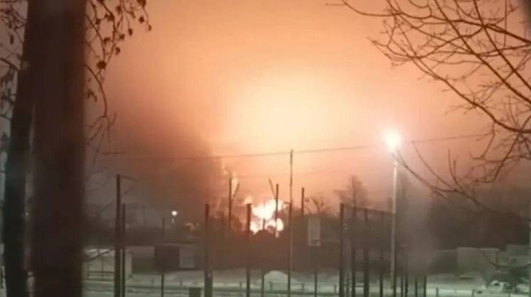 В Гатчине сильный пожар на одном из предприятий в промзоне В Гатчине сильный пожар на одном из предприятий в промзоне