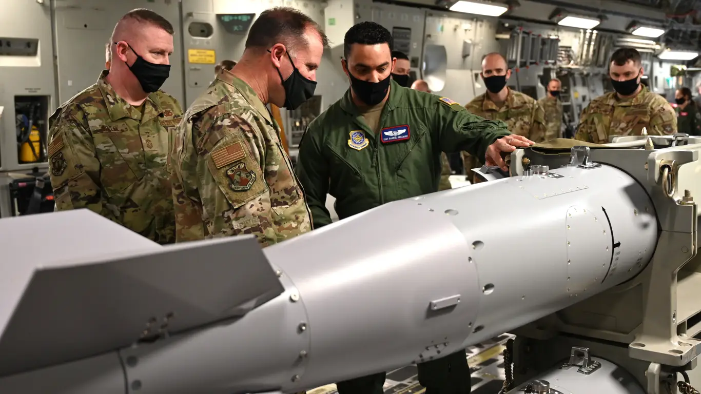 США разместили в Европе новые ядерные авиабомбы