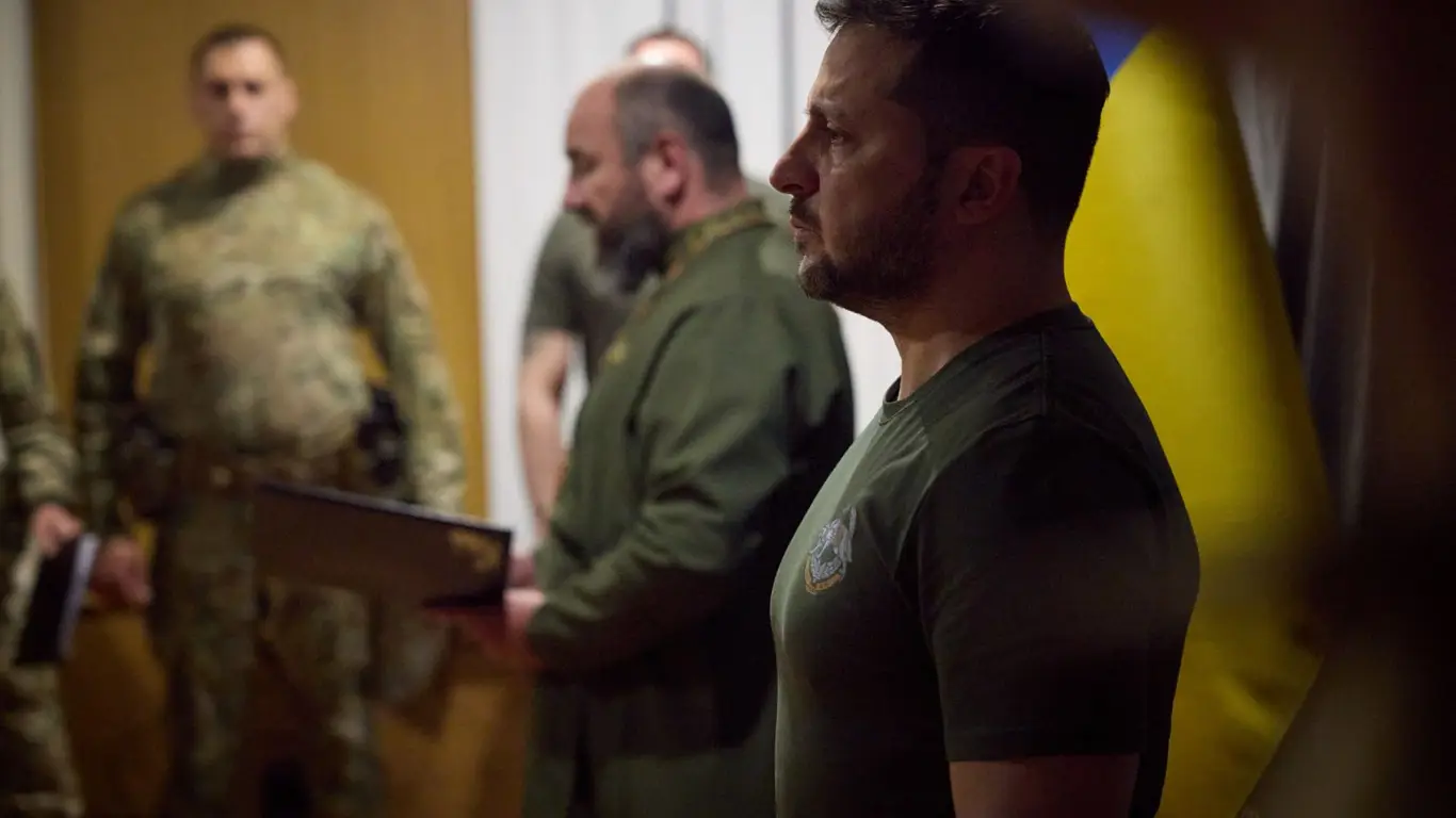 «Начнёт качаться». На Украине сделали прогноз о судьбе Зеленского