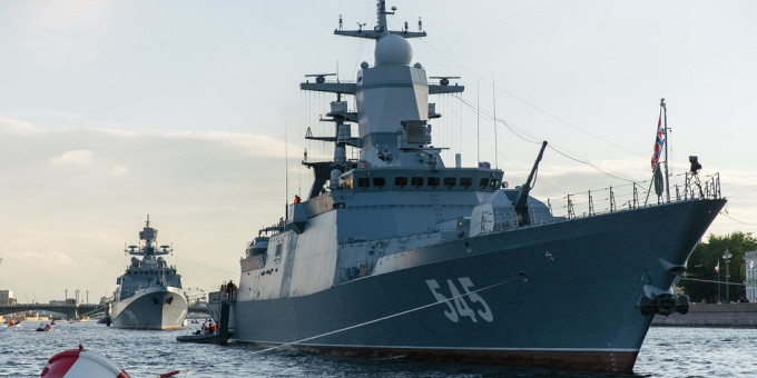 Британский флот подняли по тревоге из-за российского судна Британский флот подняли по тревоге из-за российского судна