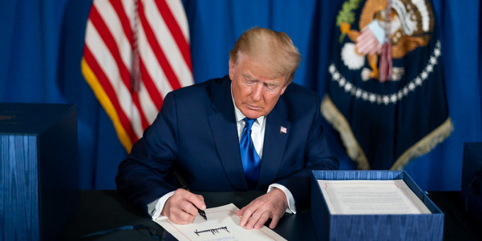 Трамп, не сумевший завершить СВО за сутки, резко сменил тактику Трамп, не сумевший завершить СВО за сутки, резко сменил тактику
