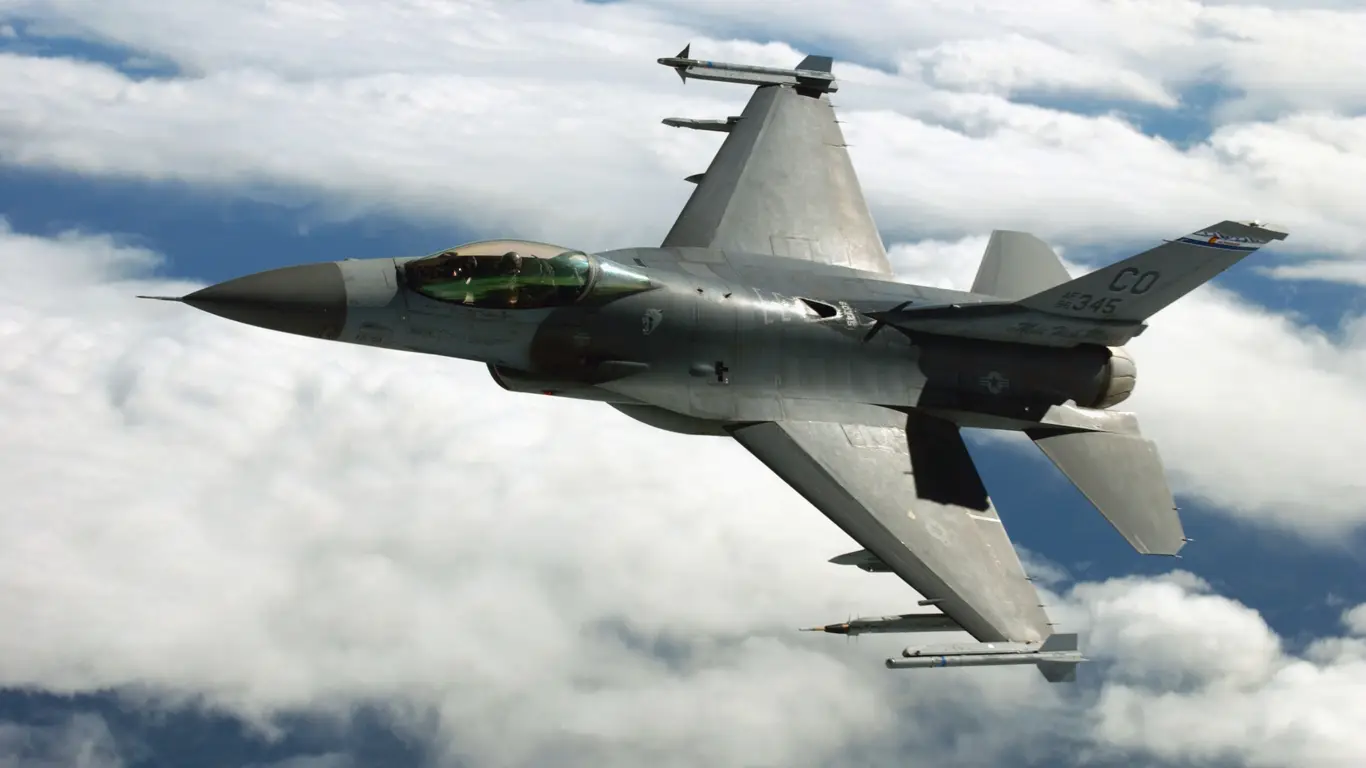 Война в небе: как F — 16 подбираются к российской границе