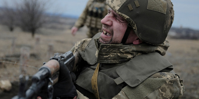 Российский военкор опубликовал фото с телефона ликвидированного бойца ВСУ. На одном из них солдат держит игрушку со свастикой Российский военкор опубликовал фото с телефона ликвидированного бойца ВСУ. На одном из них солдат держит игрушку со свастикой