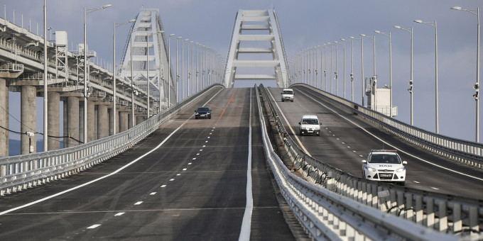 Крымский мост закрыли для проезда Крымский мост закрыли для проезда