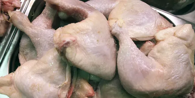 В курице из Казахстана нашли опасную бактерию В курице из Казахстана нашли опасную бактерию