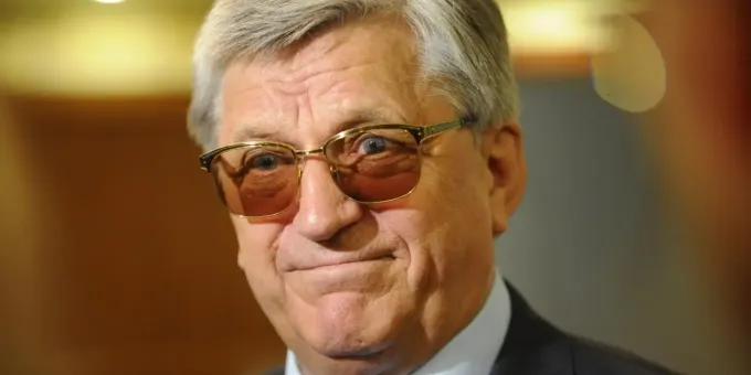 Легенда биотлона Тихонов назвал себя «нищим» из-за пенсии в 140 тысяч рублей Легенда биотлона Тихонов назвал себя «нищим» из-за пенсии в 140 тысяч рублей