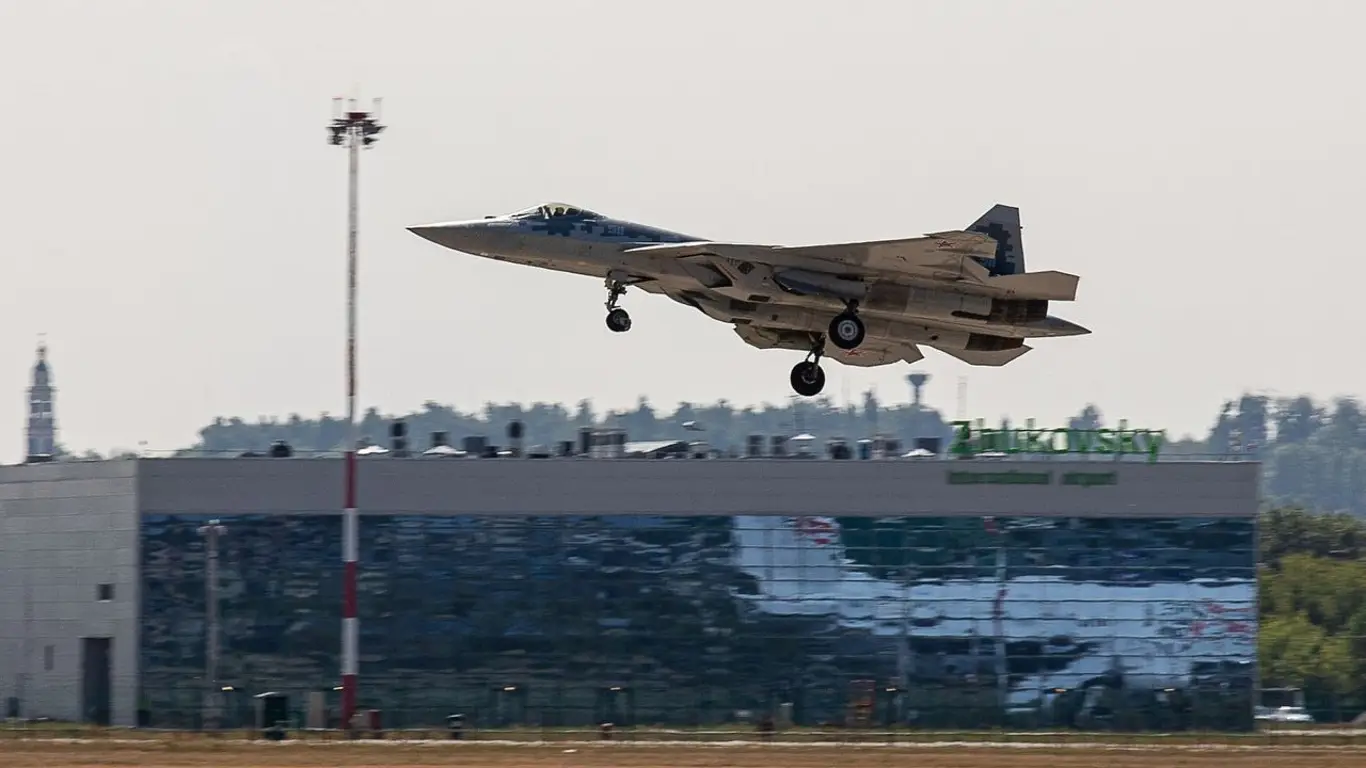 Су — 57 против F — 35. Какой истребитель пятого поколения лучше?