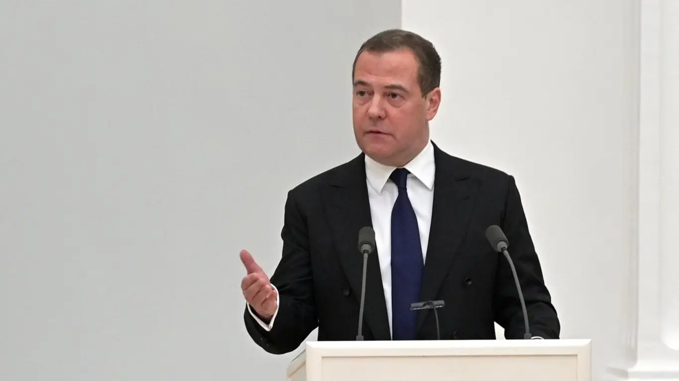 «На грани апокалипсиса». Медведев назвал главную ошибку Байдена