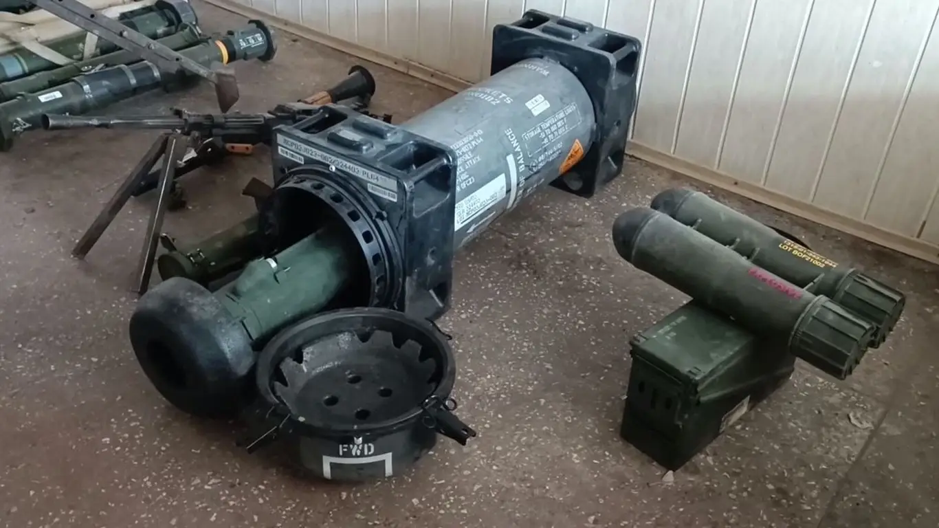 Удар в спину. В Польше блокируют военный груз для Украины