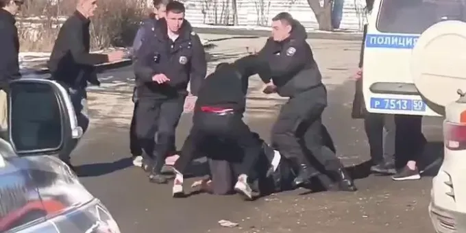 В Подмосковье задержали почти 30 человек за сопротивление полиции В Подмосковье задержали почти 30 человек за сопротивление полиции