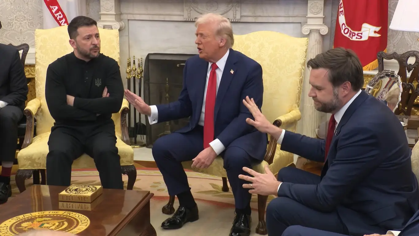 Американский спектакль. В действиях администрации Трампа заметили большую странность