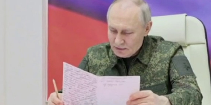 «Леденящее предупреждение». Путин впервые за долгое время надел военную форму. На Западе и в России объяснили, что это значит «Леденящее предупреждение». Путин впервые за долгое время надел военную форму. На Западе и в России объяснили, что это значит