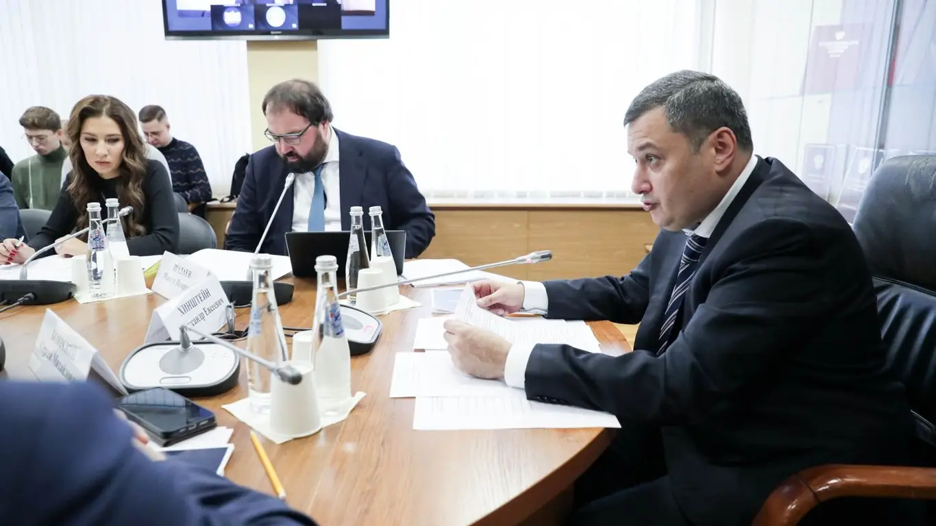 Саботаж или бездействие? Хинштейн обвинил чиновников Суджи в провале работы