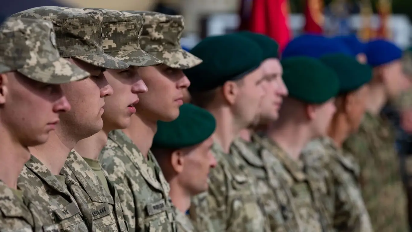 Юнцы в Нацгвардии: Зеленский анонсировал расширение контракта для 18-летних