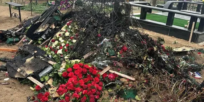 В Крыму подожгли могилу военкора Александра Федорчака В Крыму подожгли могилу военкора Александра Федорчака