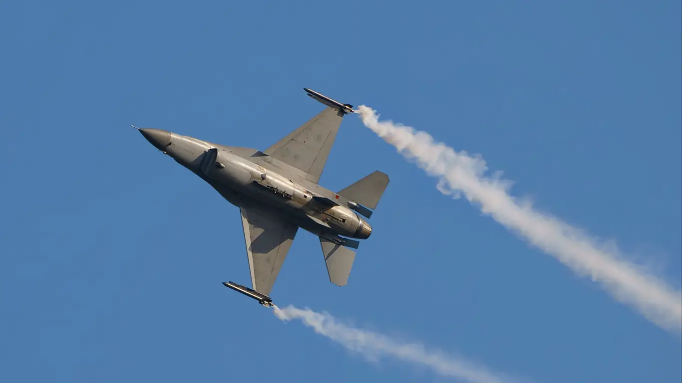 Украинские военные раскрыли подробности крушения F — 16