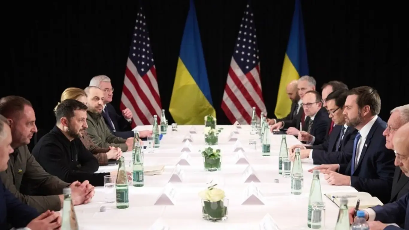 Почему госсекретарь США не полетел в Лондон? Версия политолога