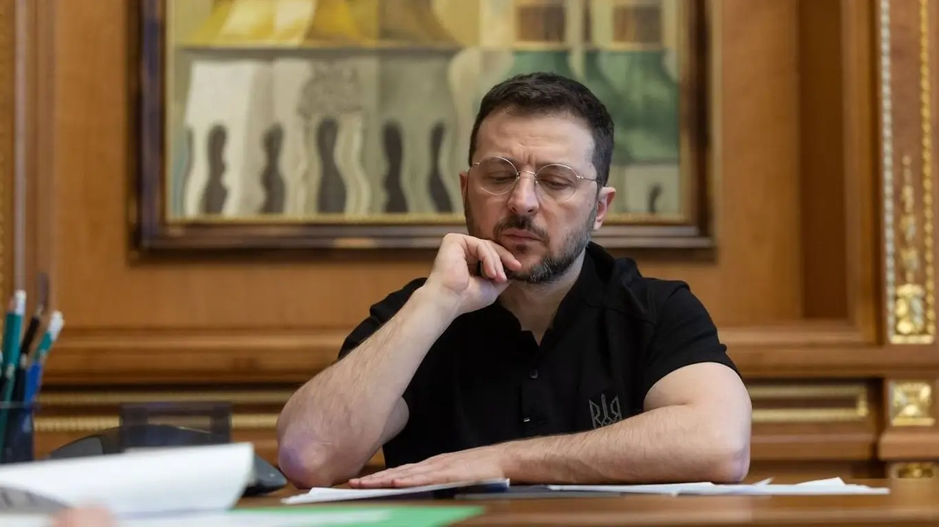 Даже не второй. Соцопрос раскрыл отношение украинцев к Зеленскому