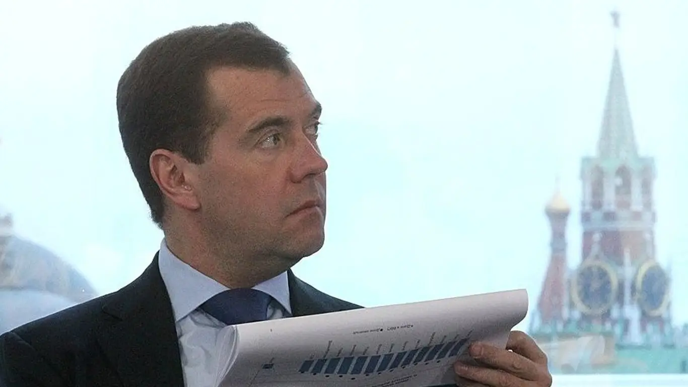 «Не дёргайся»: Медведев ответил на угрозу Зеленского