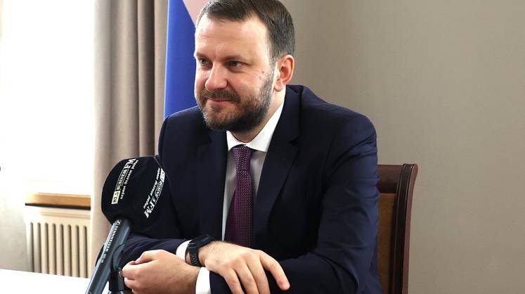 Орешкин: экономика России научилась расти в условиях внешних ограничений Орешкин: экономика России научилась расти в условиях внешних ограничений