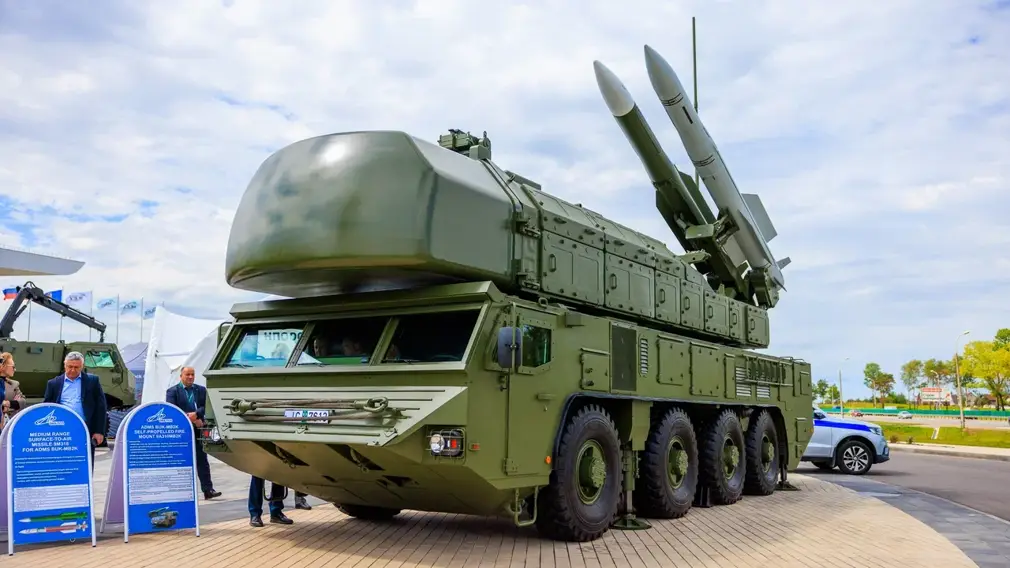 Новый вариант известного ЗРК. На MILEX–2025 показали белорусский «Бук-МБ2К»