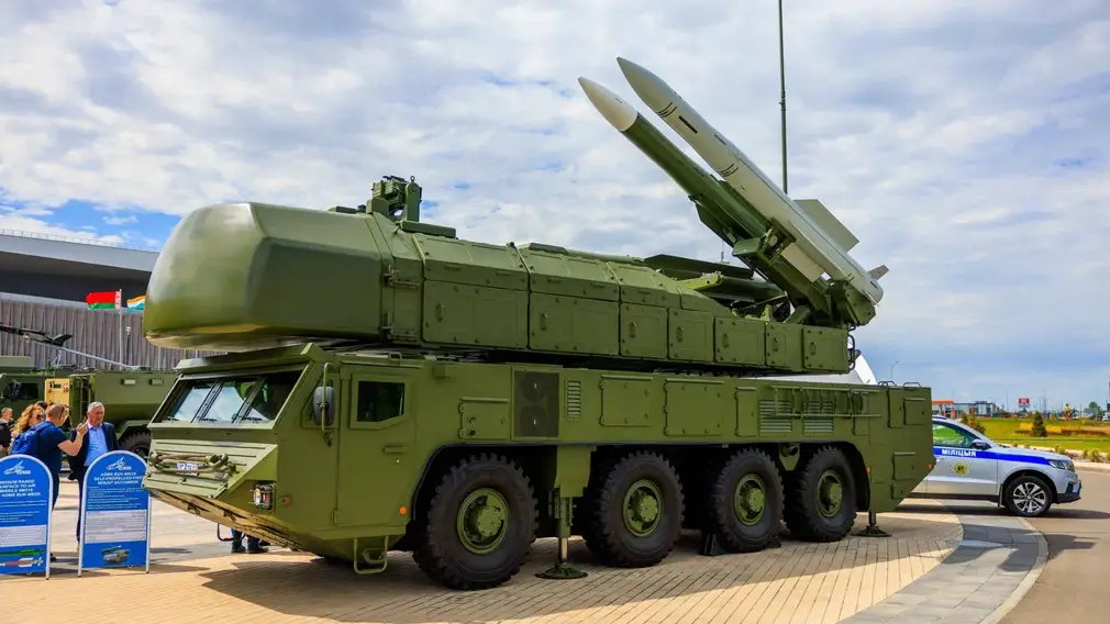 Новый вариант известного ЗРК. На MILEX–2025 показали белорусский «Бук-МБ2К»