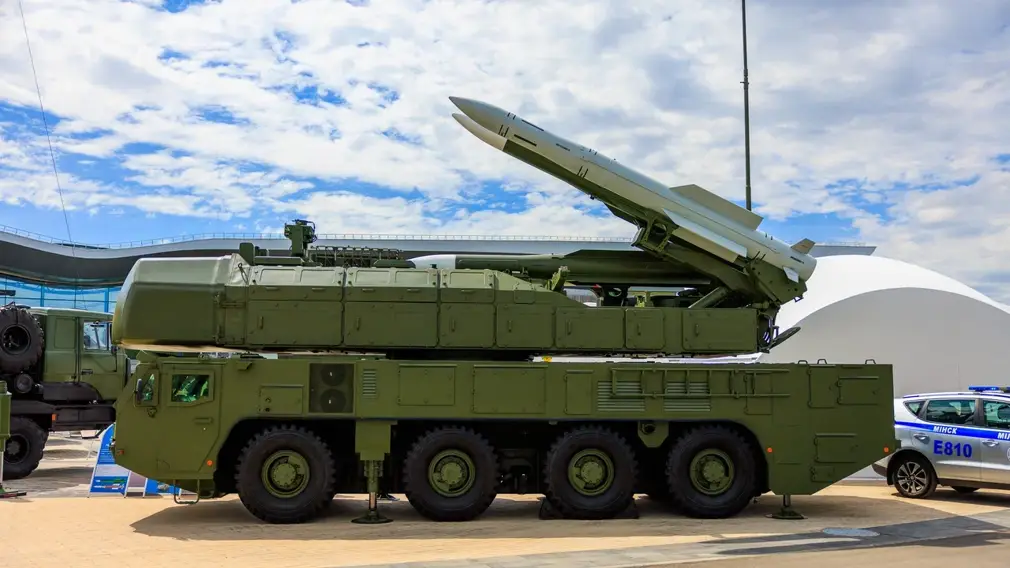 Новый вариант известного ЗРК. На MILEX–2025 показали белорусский «Бук-МБ2К»