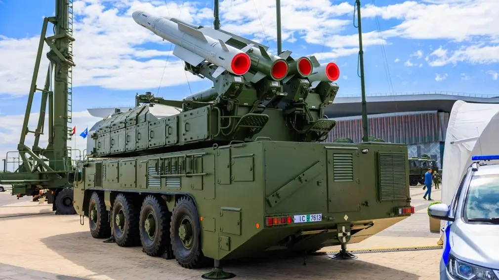 Новый вариант известного ЗРК. На MILEX–2025 показали белорусский «Бук-МБ2К»