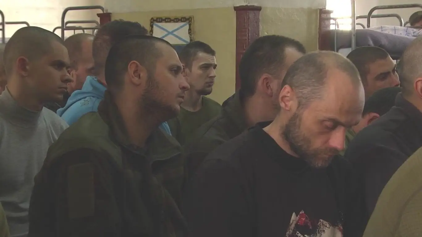 «Выбираю тюрьму»: пленные отказались снова браться за оружие
