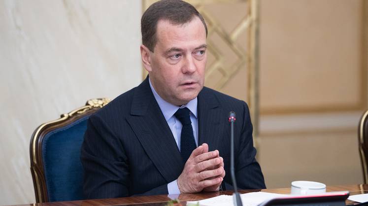 Медведев предварил «дикий визг» из Европы укором и предупреждением в её адрес Медведев предварил «дикий визг» из Европы укором и предупреждением в её адрес