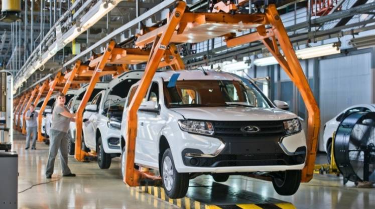 Президент «АвтоВАЗа» рассказал о снижении продаж автомобилей Lada Президент «АвтоВАЗа» рассказал о снижении продаж автомобилей Lada