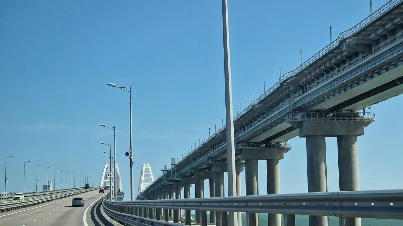 Атака на Крымский мост: что известно к данной минуте?
