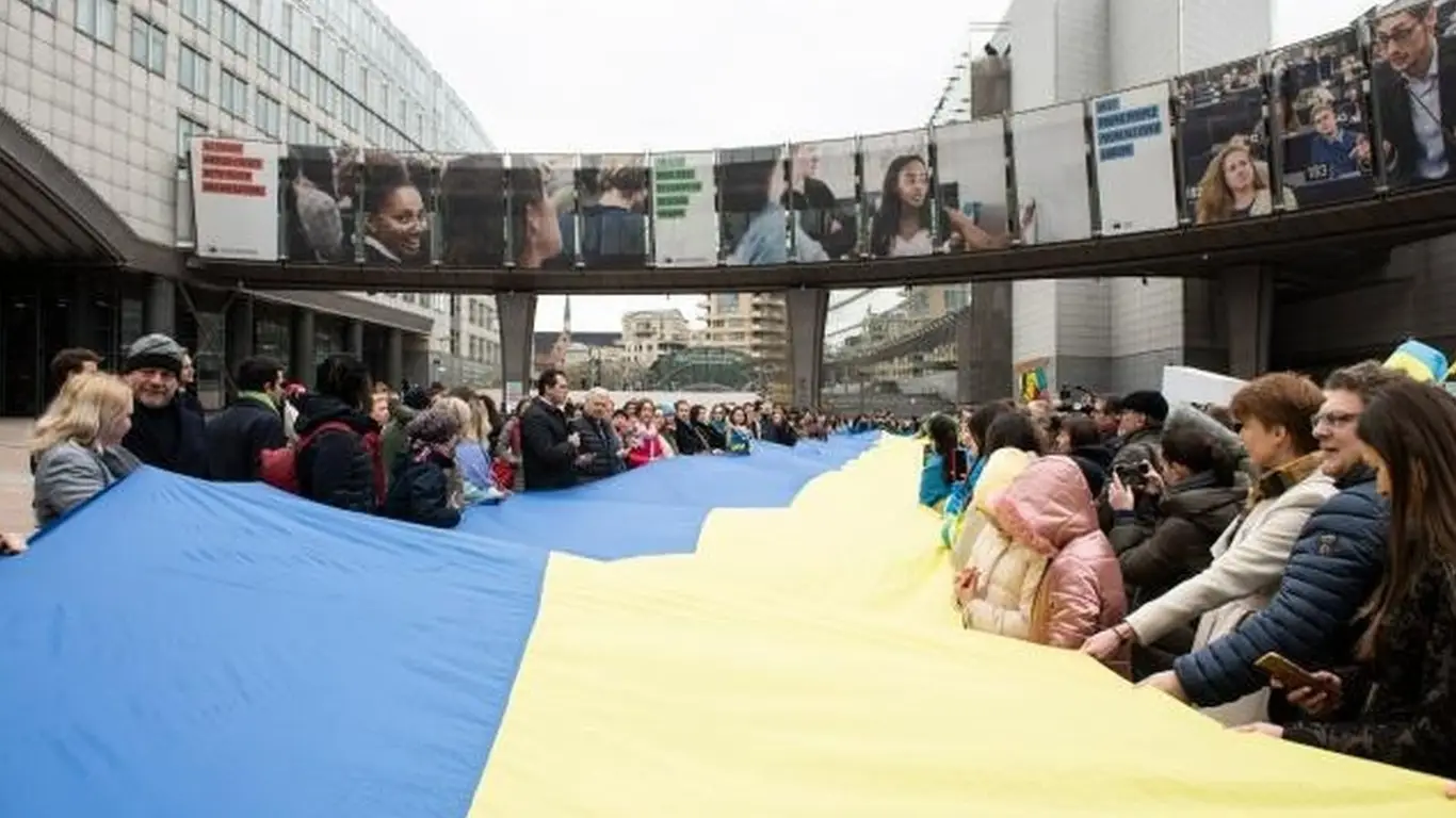 «Фашистский вирус». Как украинские граждане оценивают удары по Киеву?