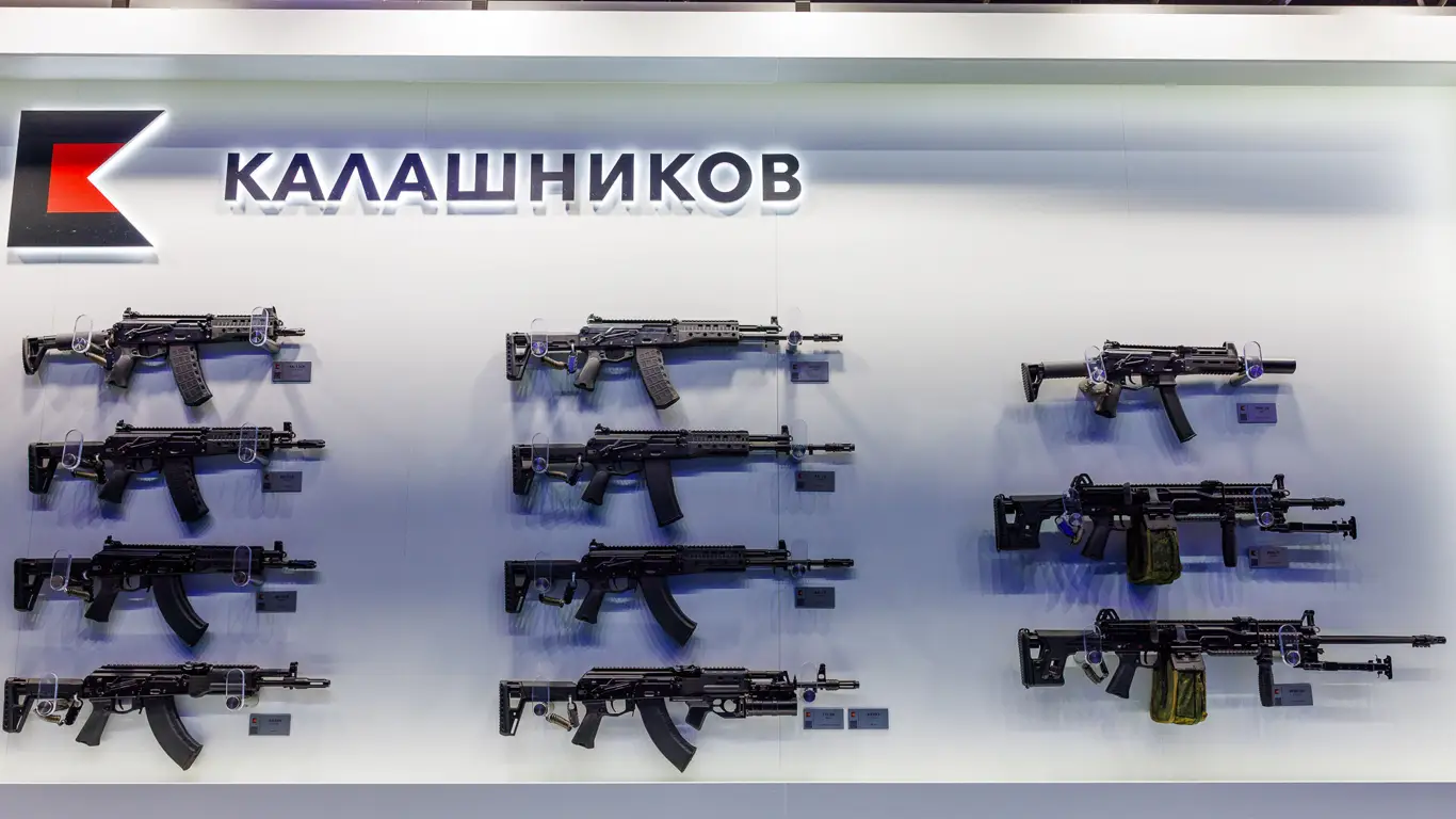 Пошёл в бой: российские десантники получили новый автомат Калашникова