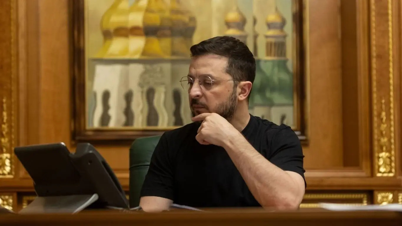 «Несамостоятельный игрок»: кто решает все вопросы по Украине вместо Зеленского?
