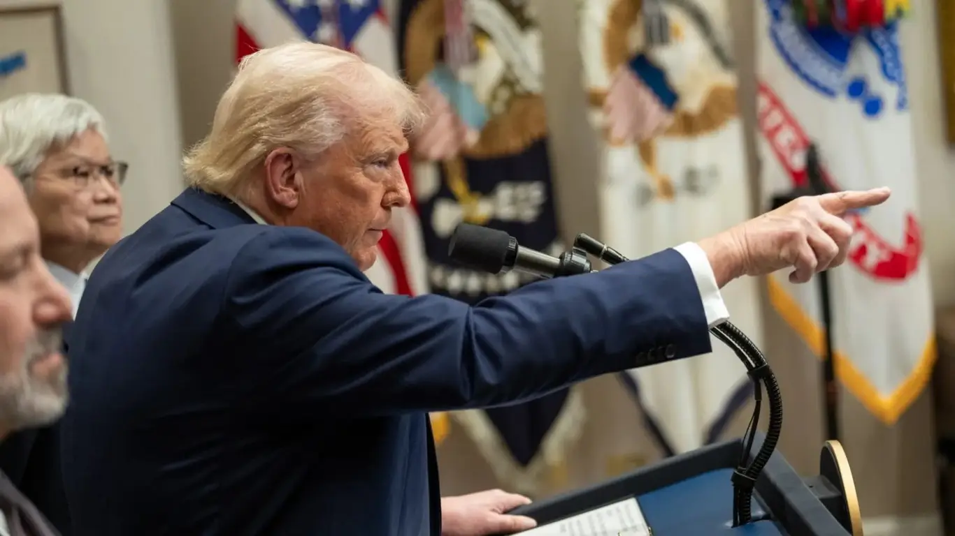 Украина на втором плане? Как Трамп нанёс удар по Киеву